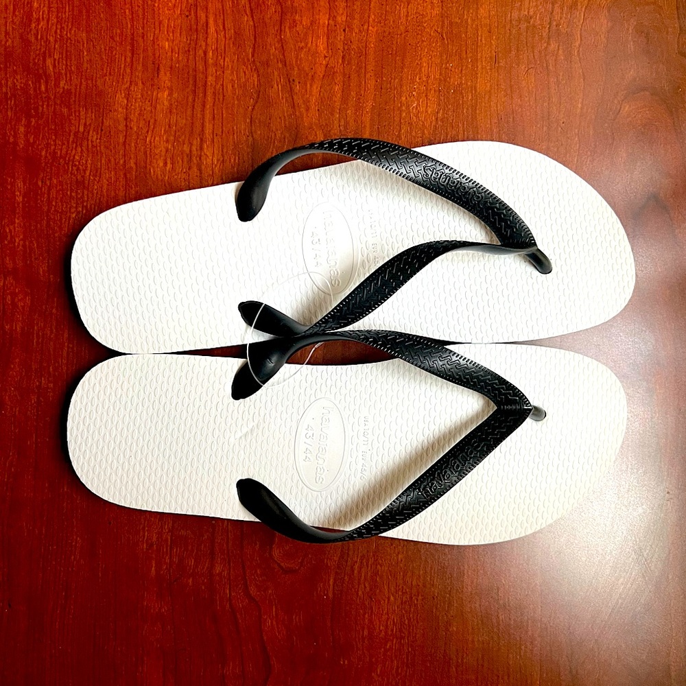Havaianas unisex black and white flip flop
